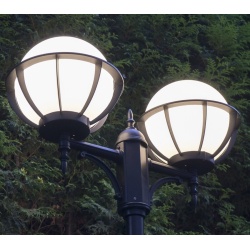 Lampa ogrodowa wys. regulowana; 185 do 285 cm. kula fi 25 Aluminium.